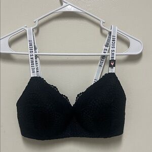 Victoria's Secret Line No Wire Black Lace Bra